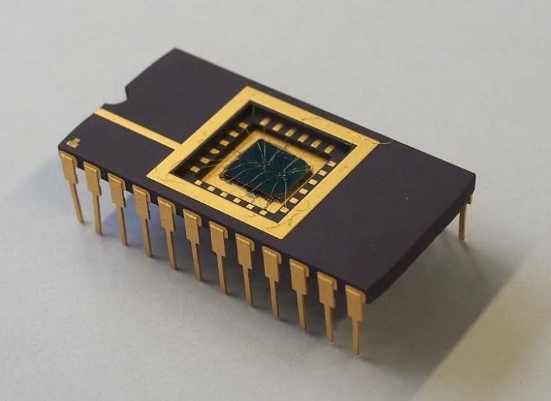 Первоскитный мемристор